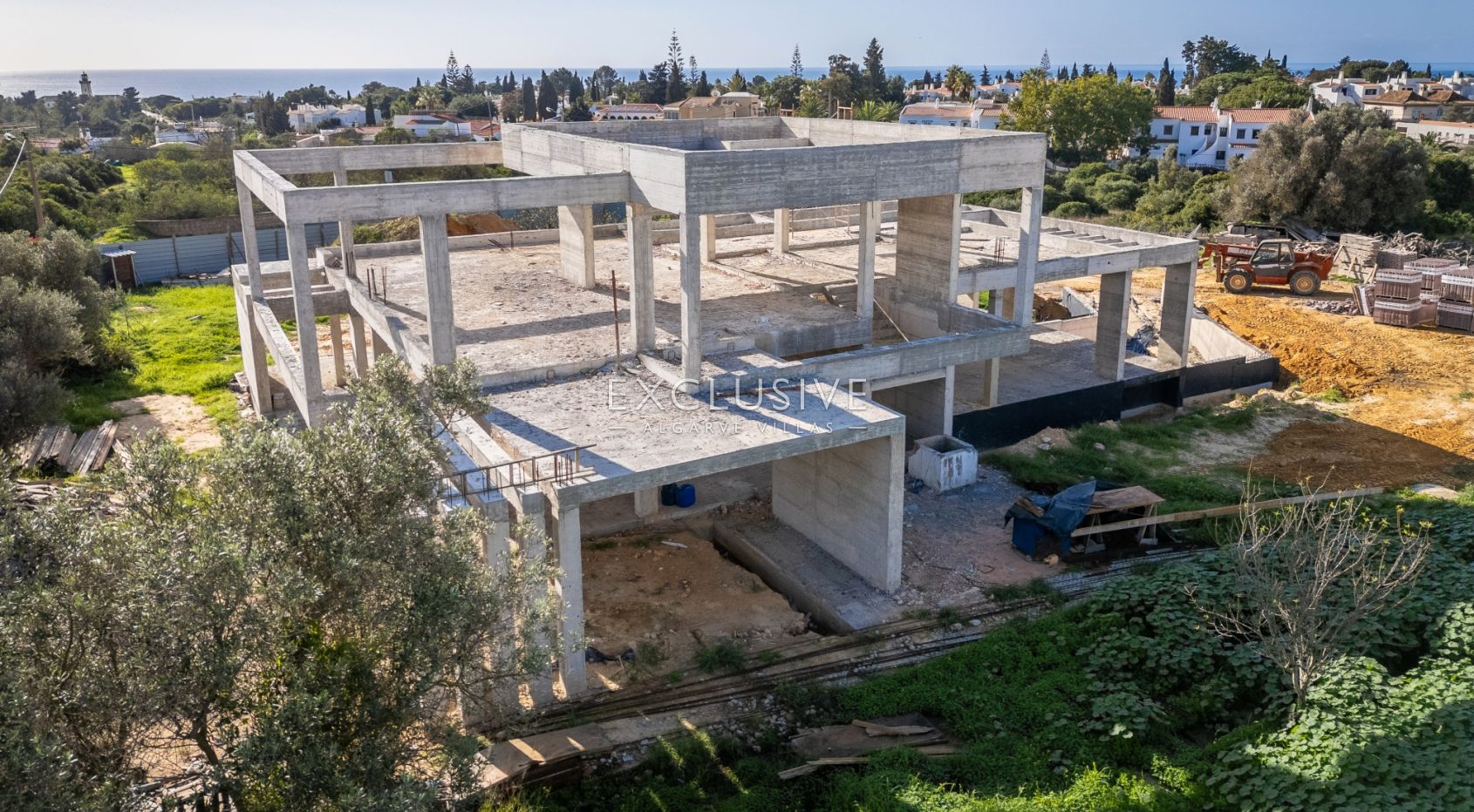 Beautiful, sea views, walking distance to beach. Modern Villa in Carvoeiro, Algarve