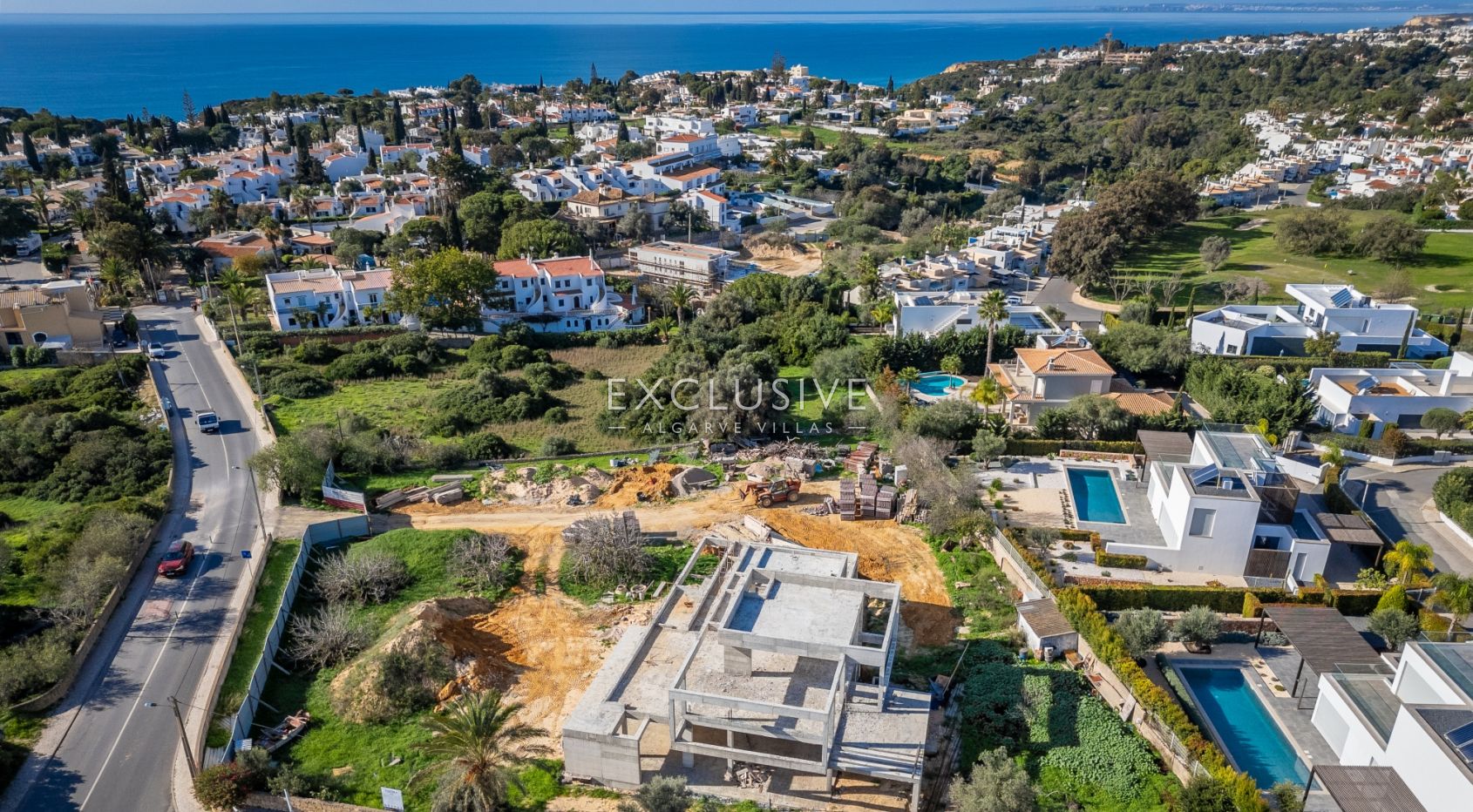 Beautiful, sea views, walking distance to beach. Modern Villa in Carvoeiro, Algarve
