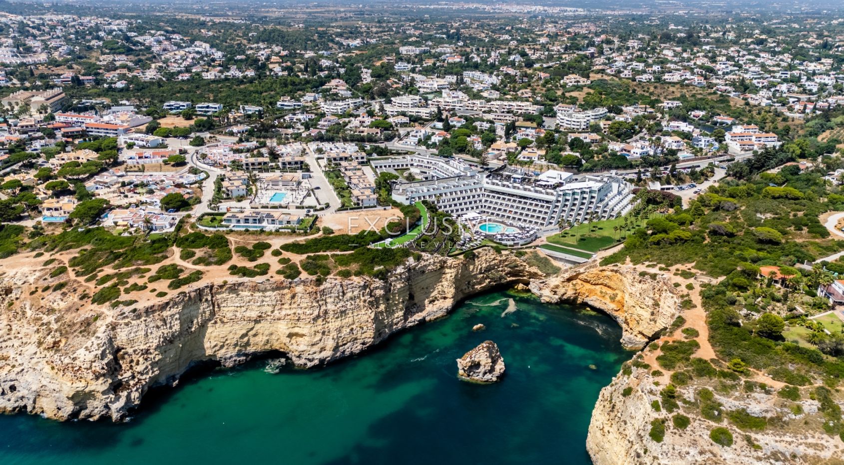 2 bedroom apartments in Carvoeiro centre near the beach, investment opportunity