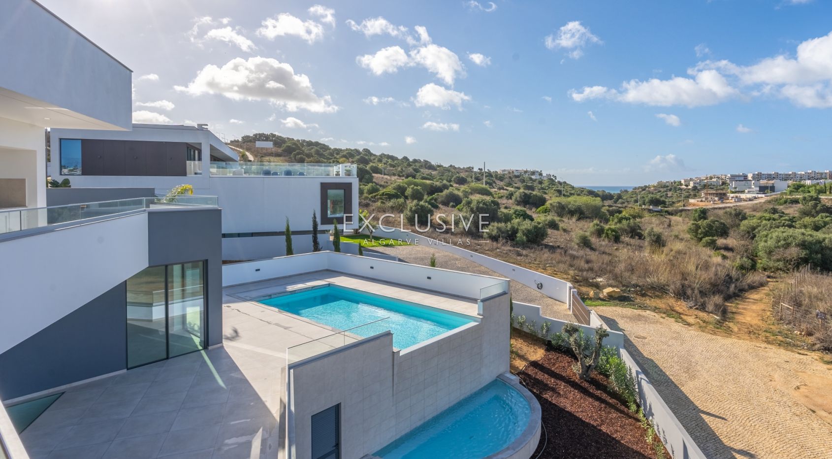 4 bedroom Modern Villa with stunning views in Lagos, Algarve