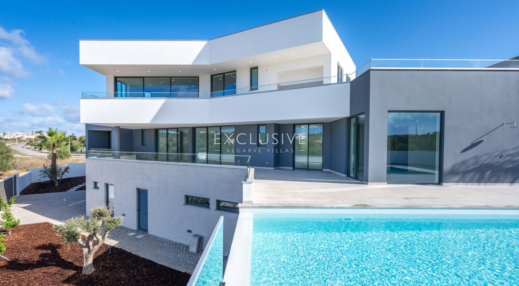 4 bedroom Modern Villa with stunning views in Lagos, Algarve
