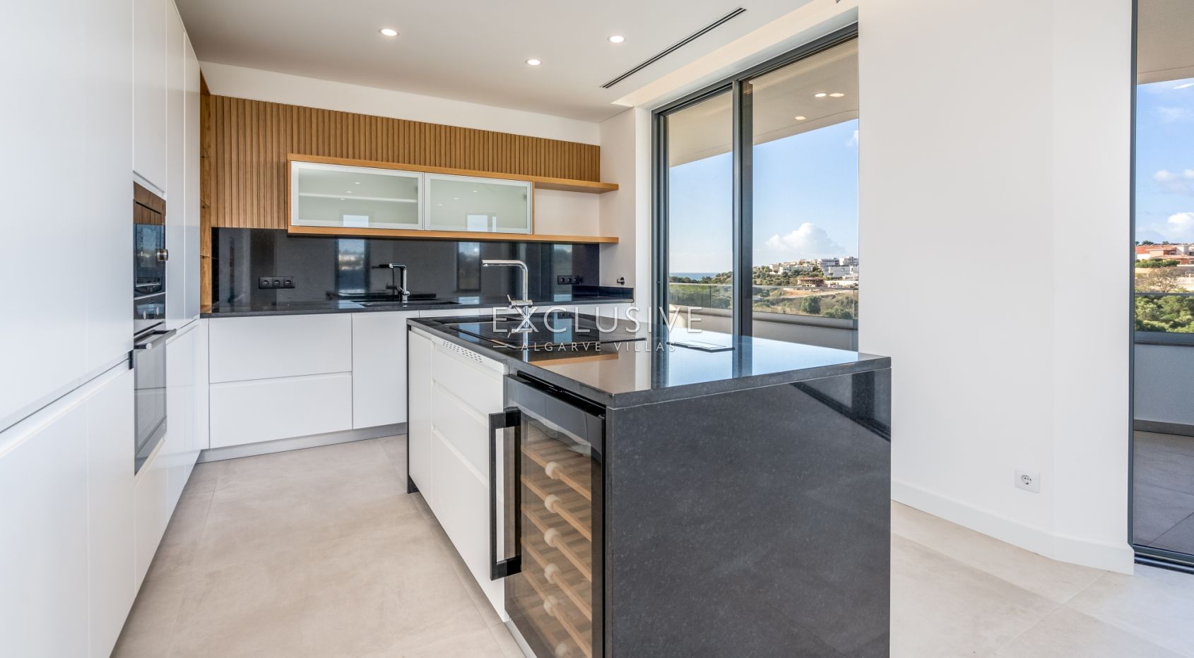 4 bedroom Modern Villa with stunning views in Lagos, Algarve