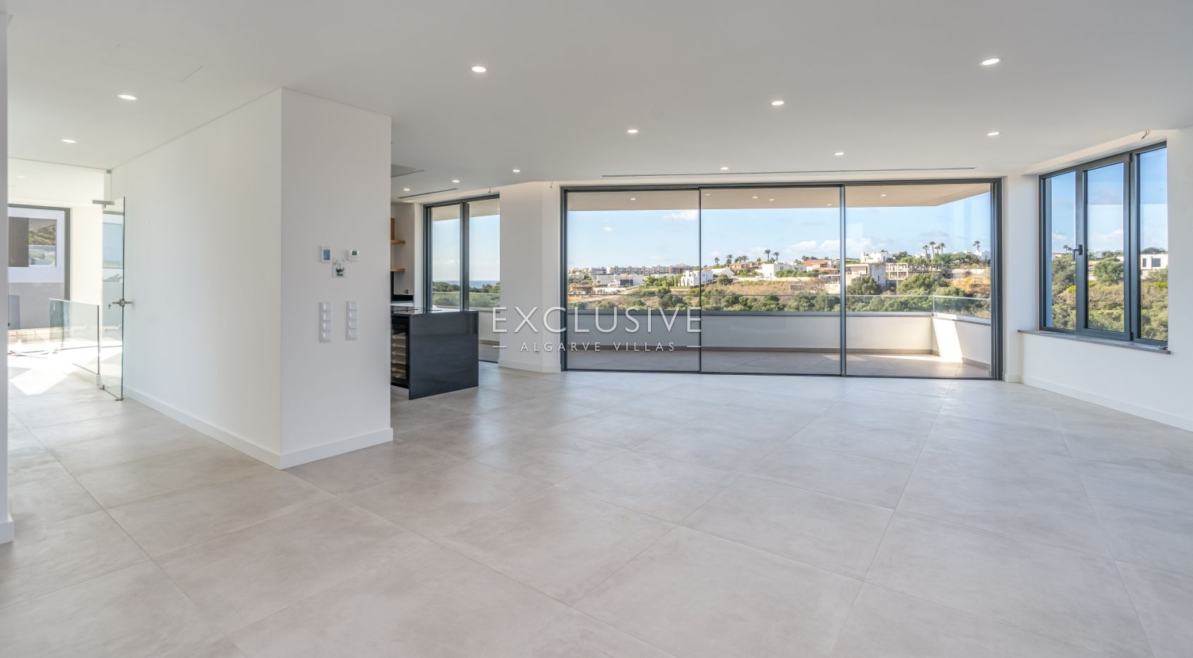 4 bedroom Modern Villa with stunning views in Lagos, Algarve
