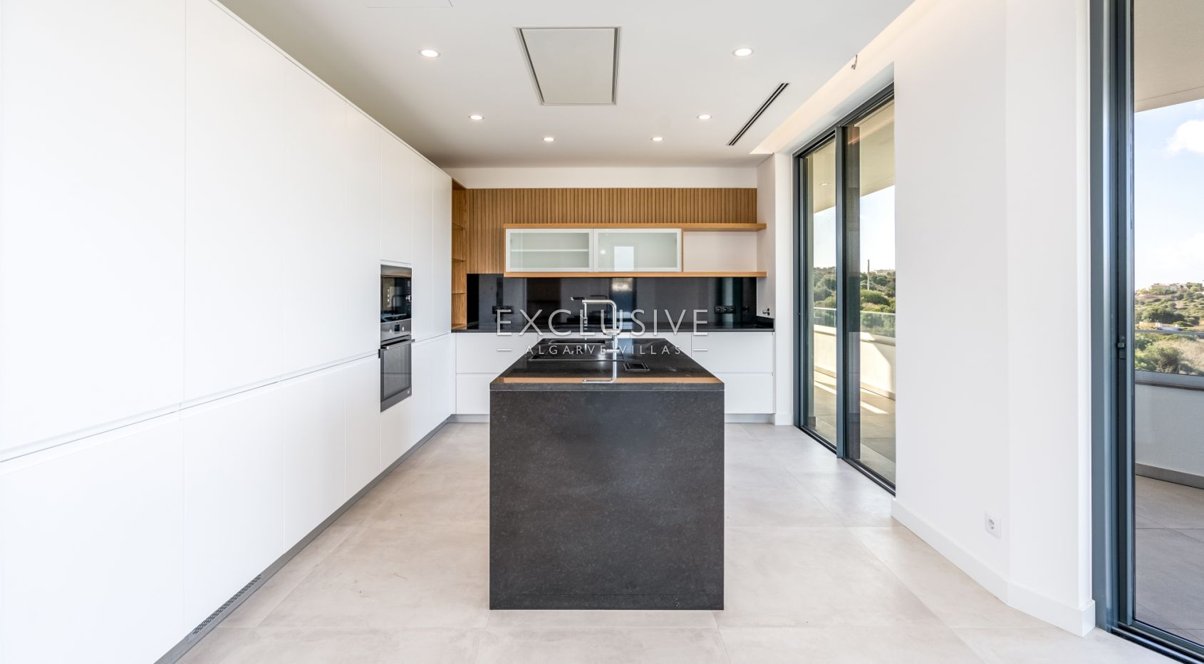 4 bedroom Modern Villa with stunning views in Lagos, Algarve