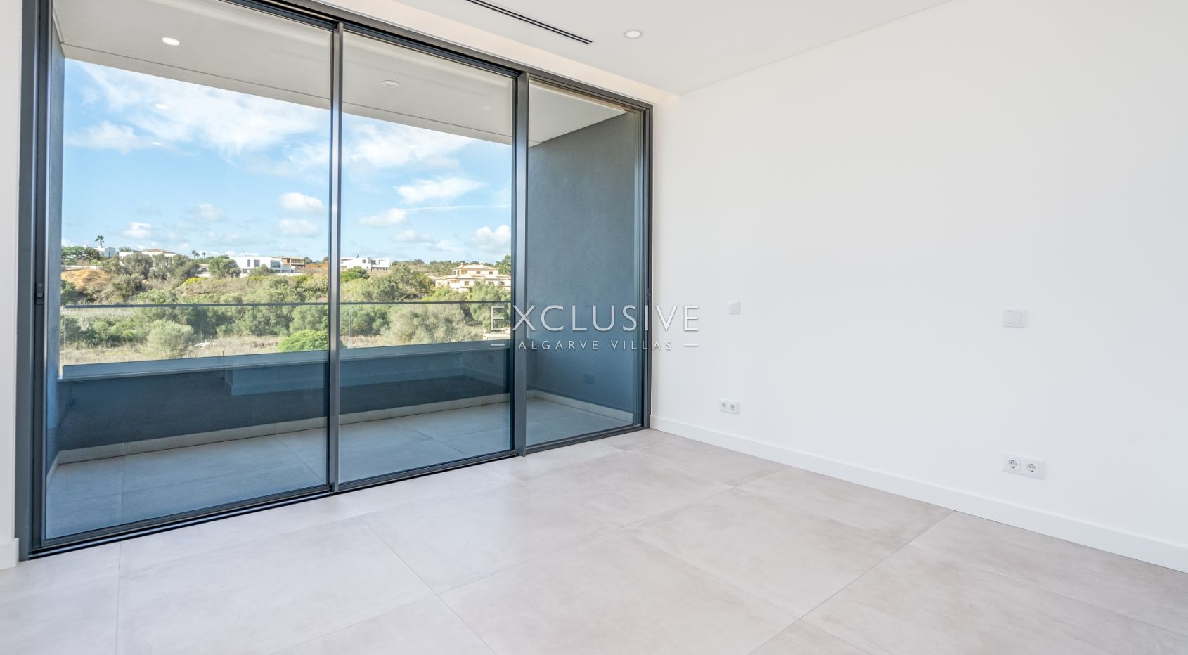 4 bedroom Modern Villa with stunning views in Lagos, Algarve