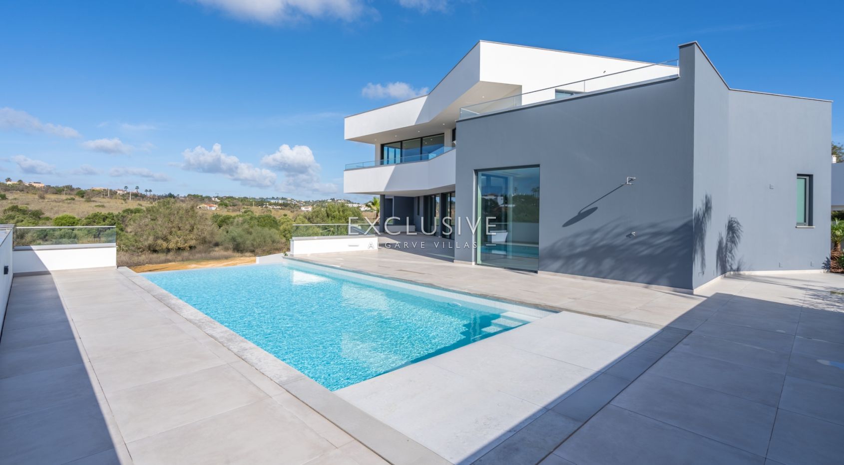 4 bedroom Modern Villa with stunning views in Lagos, Algarve