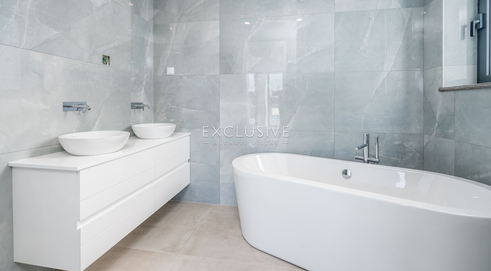 4 bedroom Modern Villa with stunning views in Lagos, Algarve