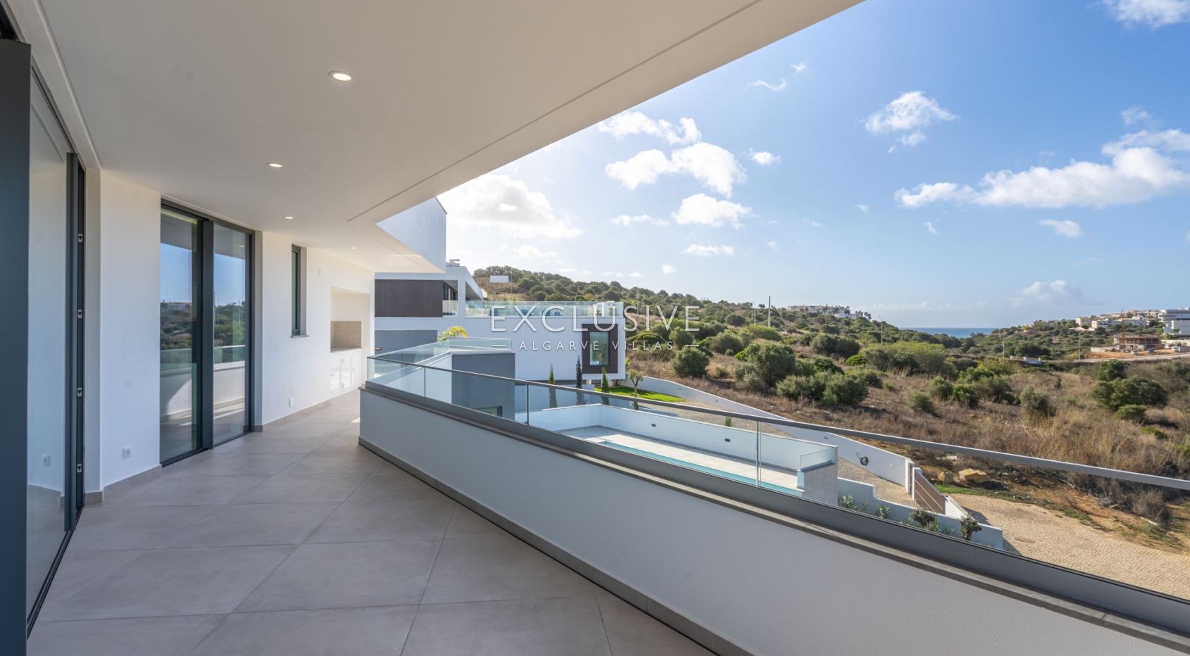 4 bedroom Modern Villa with stunning views in Lagos, Algarve