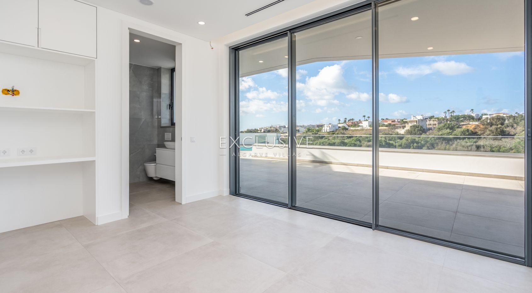 4 bedroom Modern Villa with stunning views in Lagos, Algarve