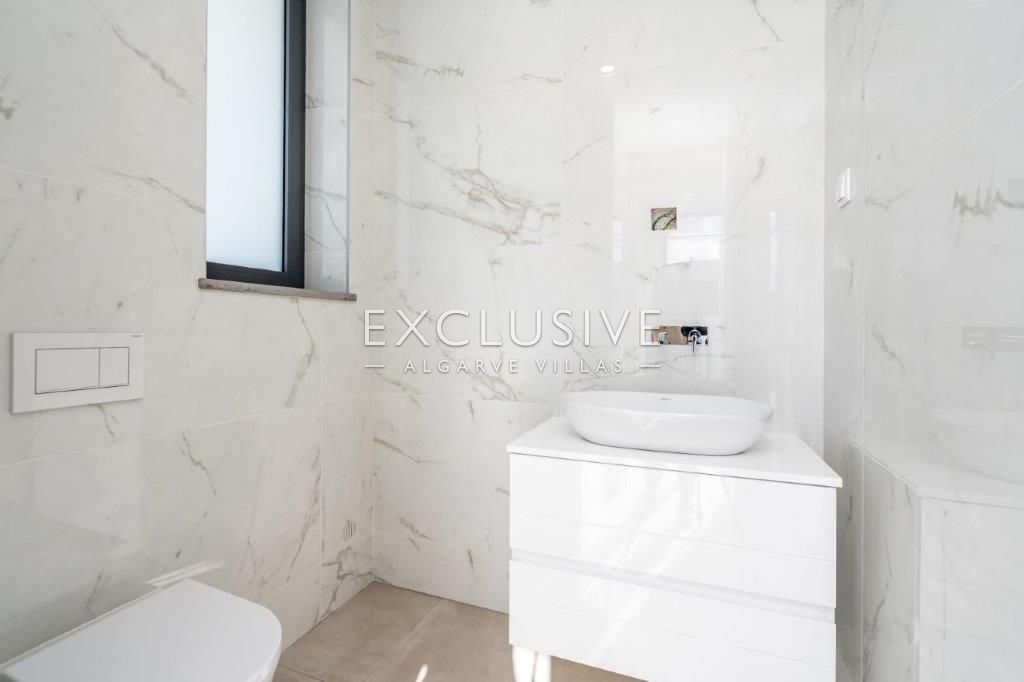 4 bedroom Modern Villa with stunning views in Lagos, Algarve