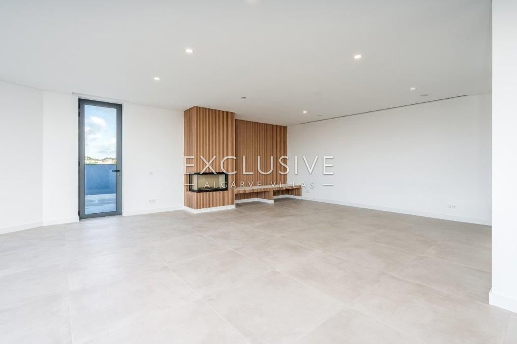 4 bedroom Modern Villa with stunning views in Lagos, Algarve