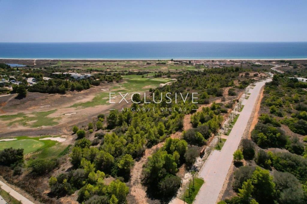 Plot for construction, stunning sea views, on Palmares golf course, Lagos, Algarve