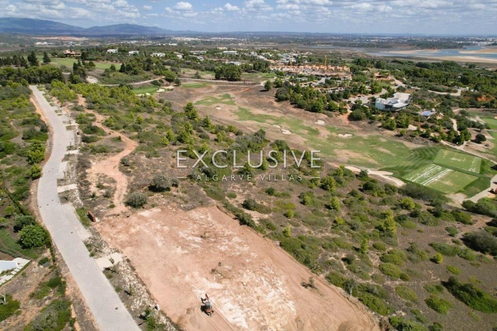 Plot for construction, stunning sea views, on Palmares golf course, Lagos, Algarve