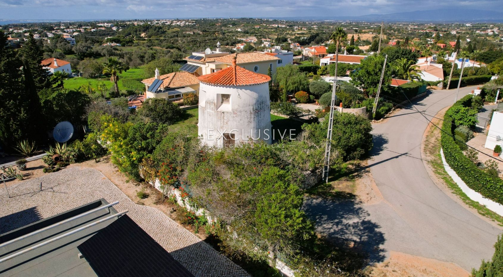 Plot with project for contemporary villa in Carvoeiro, Algarve