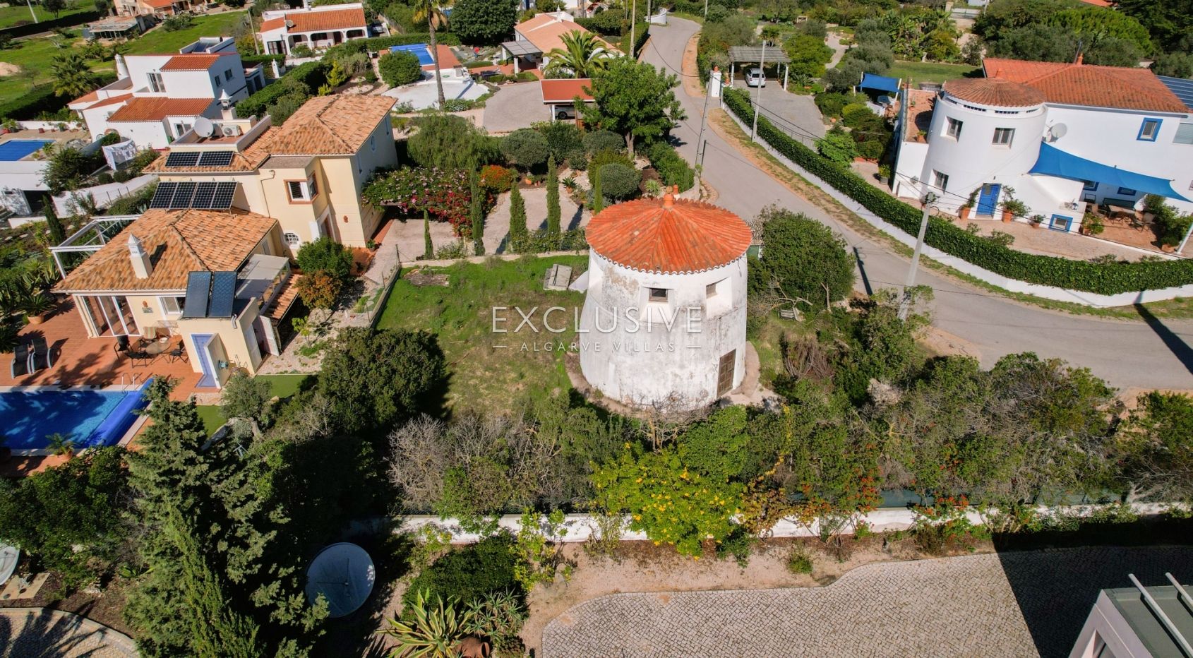 Plot with project for contemporary villa in Carvoeiro, Algarve