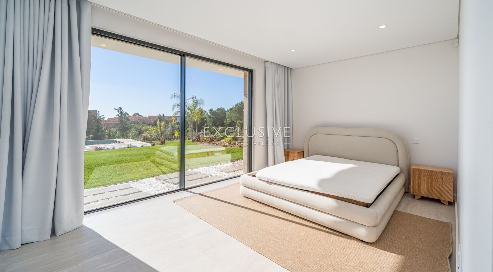 Buy 4 bedroom contemporary villa with golf and ocean views on Palmares golf course Lagos Algarve
