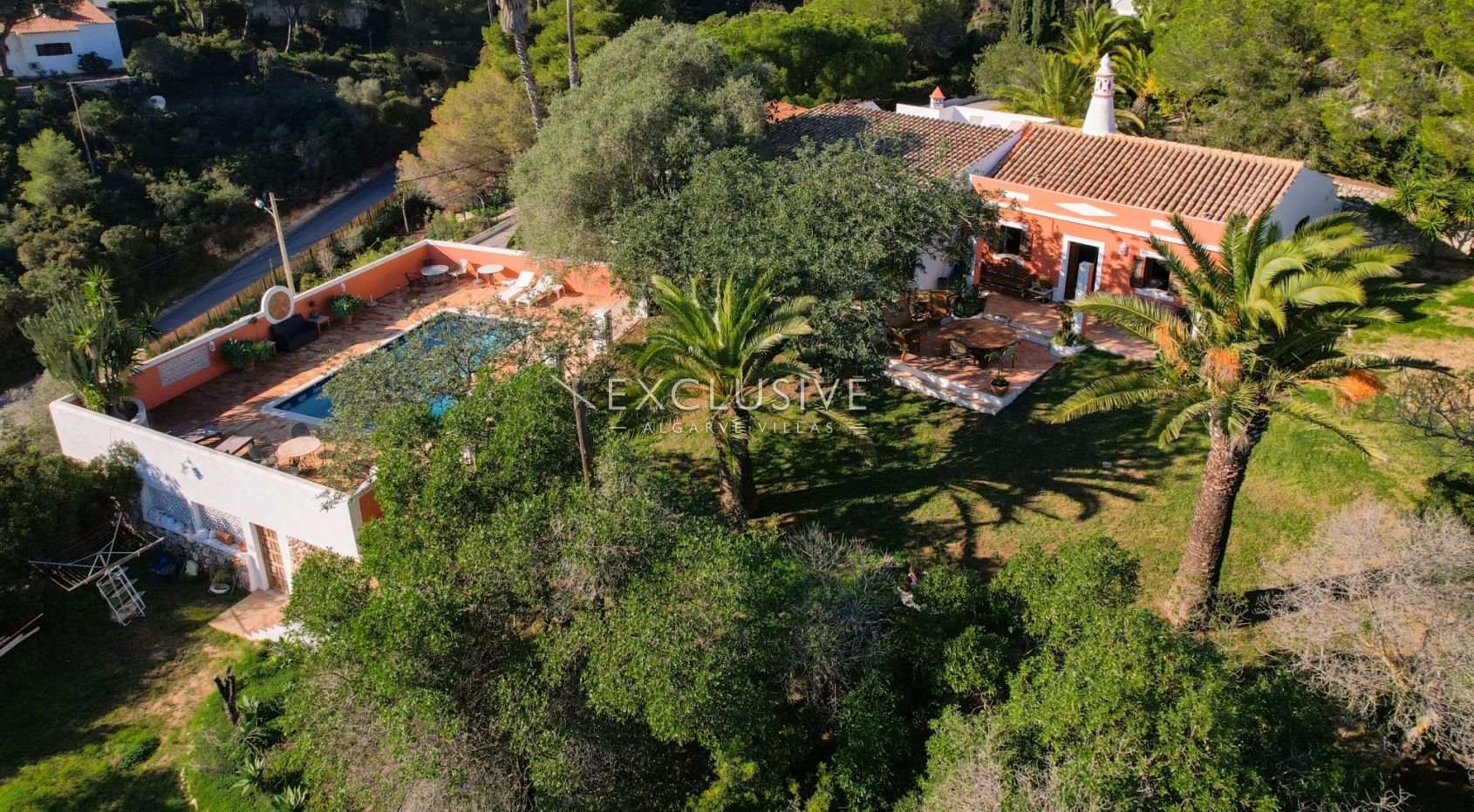 Secluded ocean view property on big plot in the heart of Carvoeiro