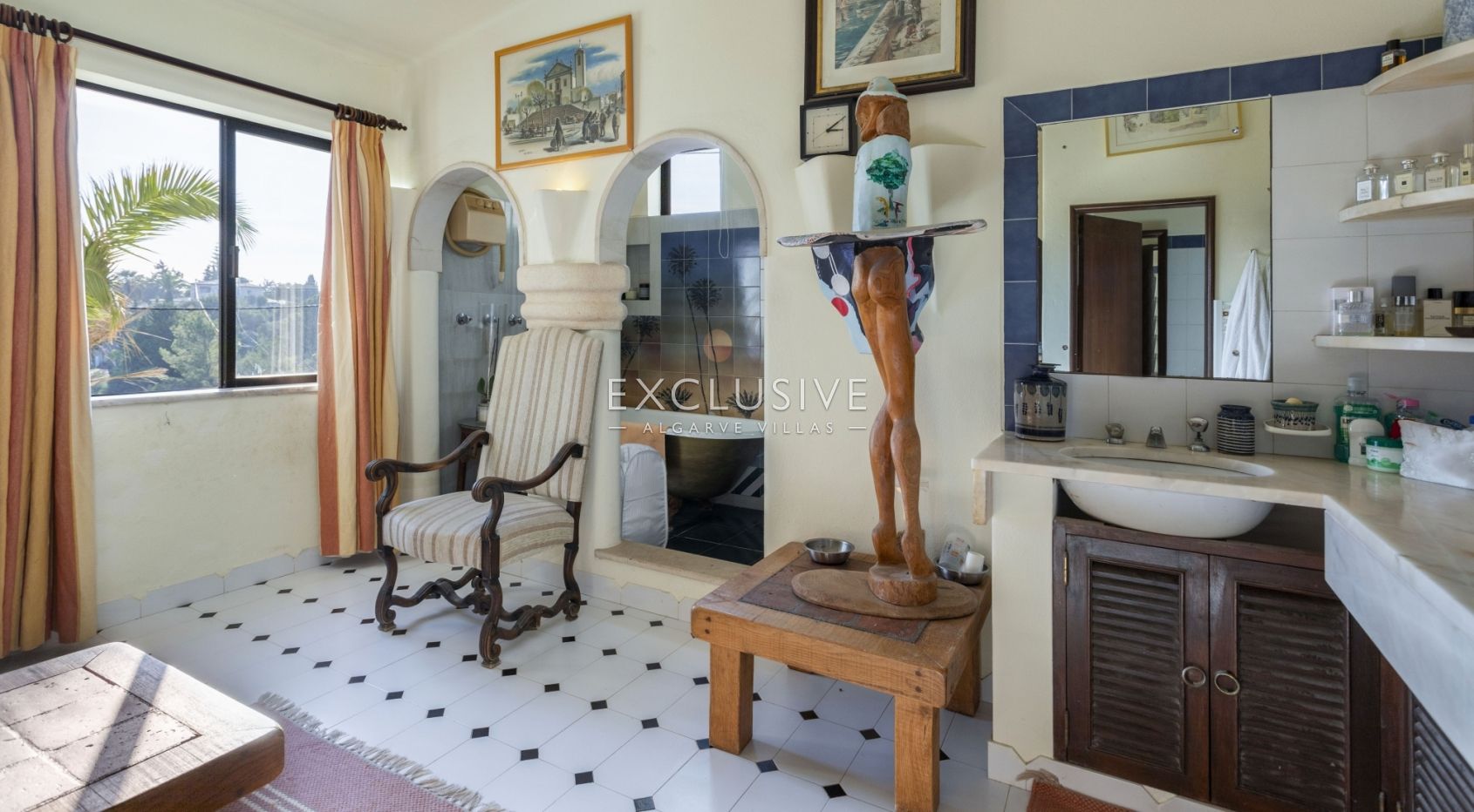 Secluded ocean view property on big plot in the heart of Carvoeiro