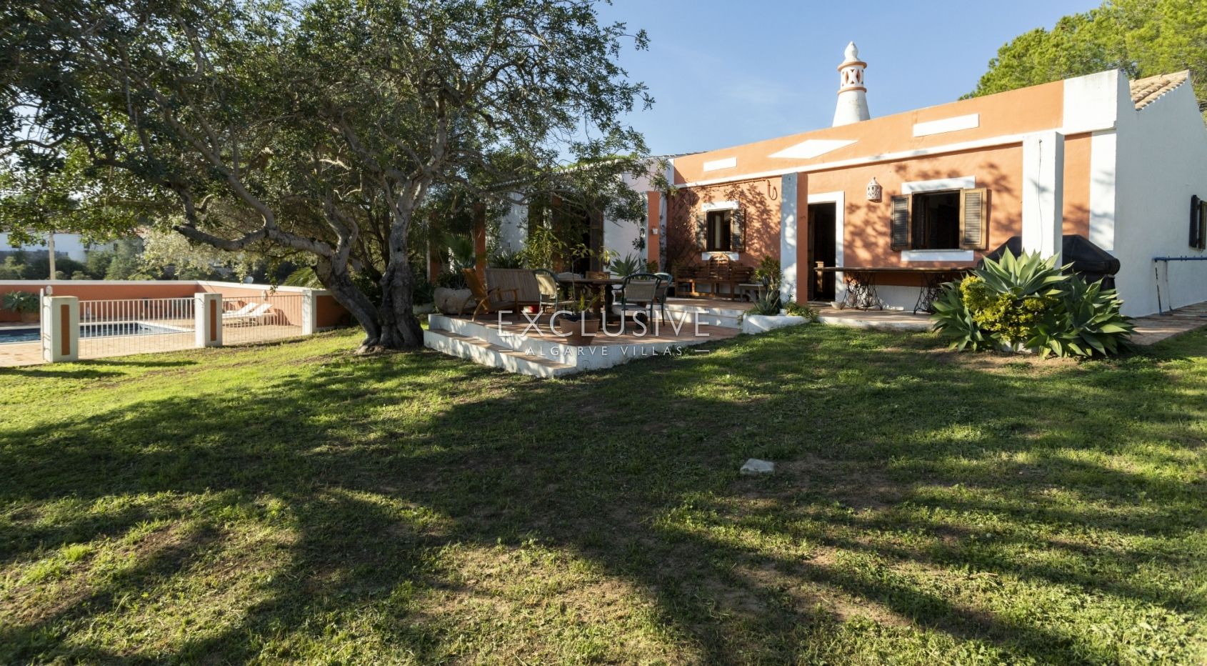 Secluded ocean view property on big plot in the heart of Carvoeiro
