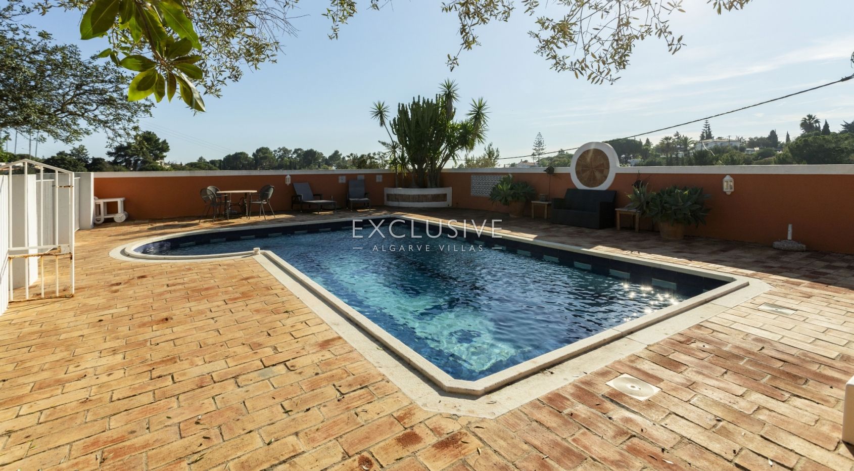 Secluded ocean view property on big plot in the heart of Carvoeiro