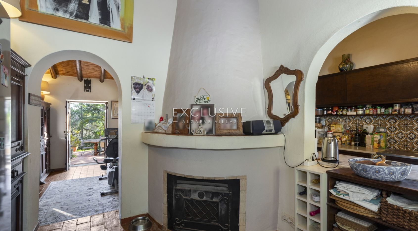 Secluded ocean view property on big plot in the heart of Carvoeiro