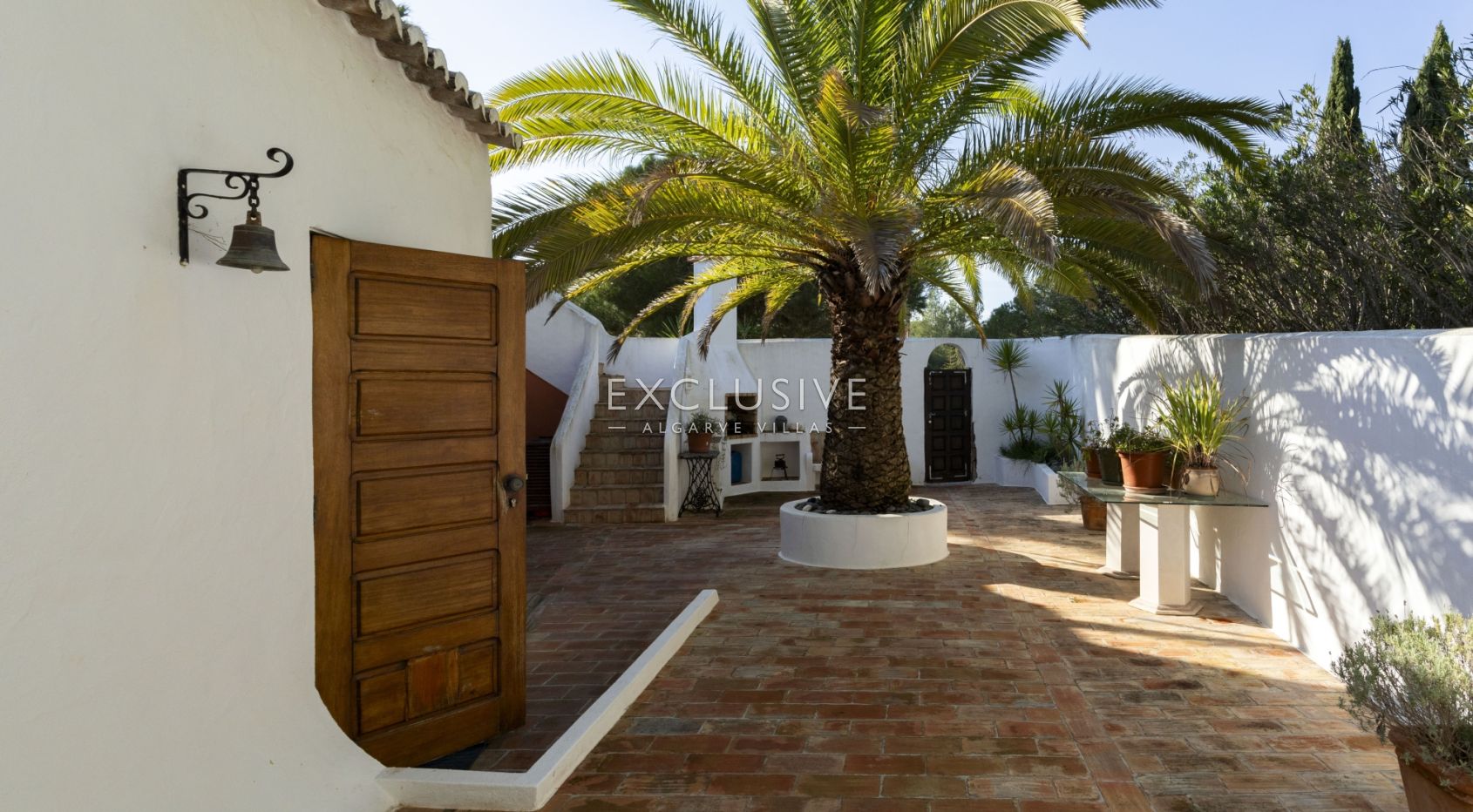 Secluded ocean view property on big plot in the heart of Carvoeiro