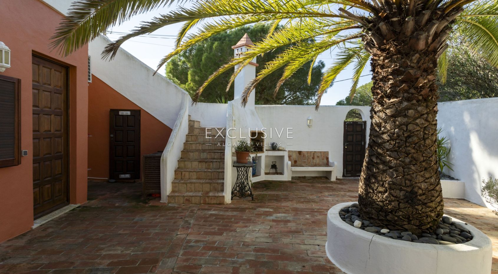 Secluded ocean view property on big plot in the heart of Carvoeiro