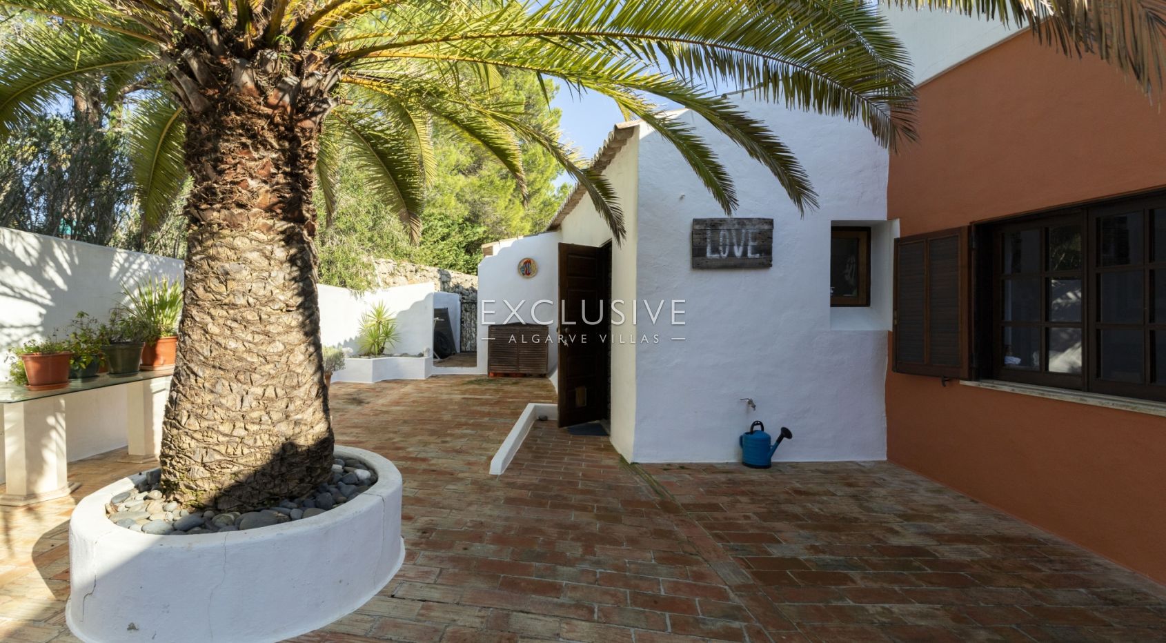 Secluded ocean view property on big plot in the heart of Carvoeiro