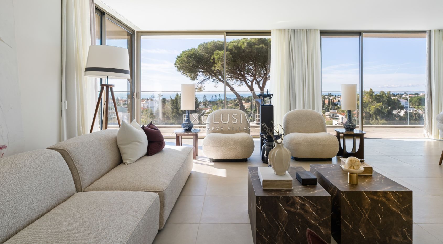 4 bedroom top floor penthouse with sea views in Carvoeiro, West Algarve