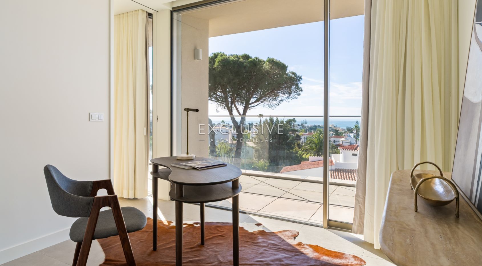 4 bedroom top floor penthouse with sea views in Carvoeiro, West Algarve