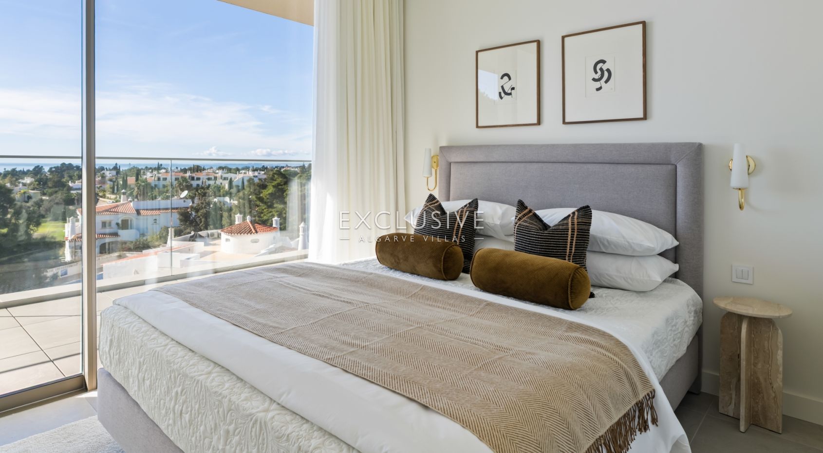 4 bedroom top floor penthouse with sea views in Carvoeiro, West Algarve