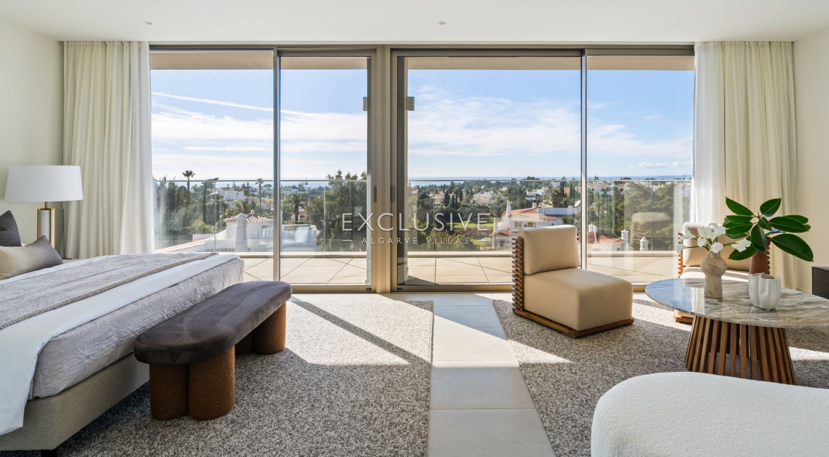 4 bedroom top floor penthouse with sea views in Carvoeiro, West Algarve
