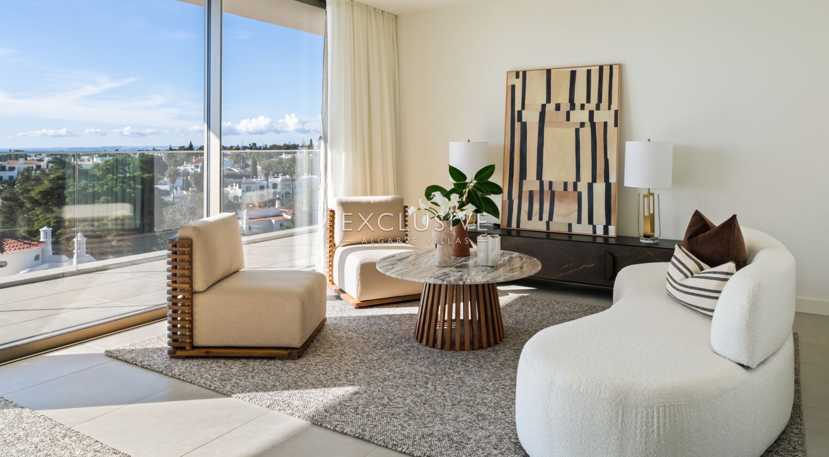 4 bedroom top floor penthouse with sea views in Carvoeiro, West Algarve