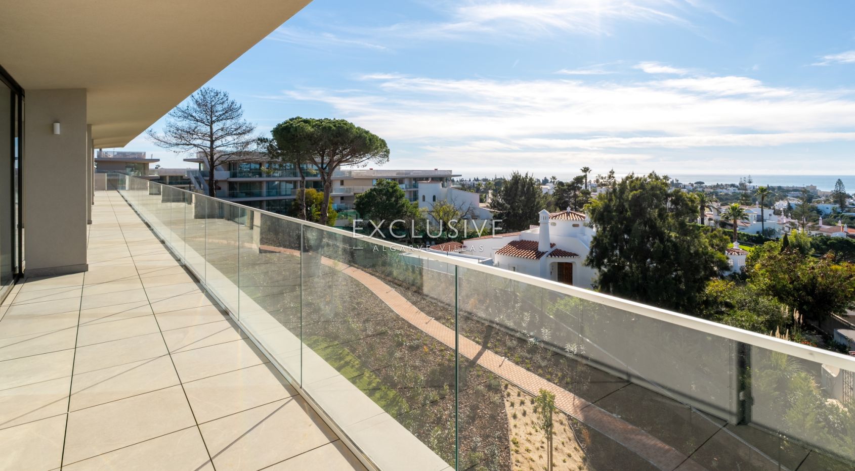 4 bedroom top floor penthouse with sea views in Carvoeiro, West Algarve