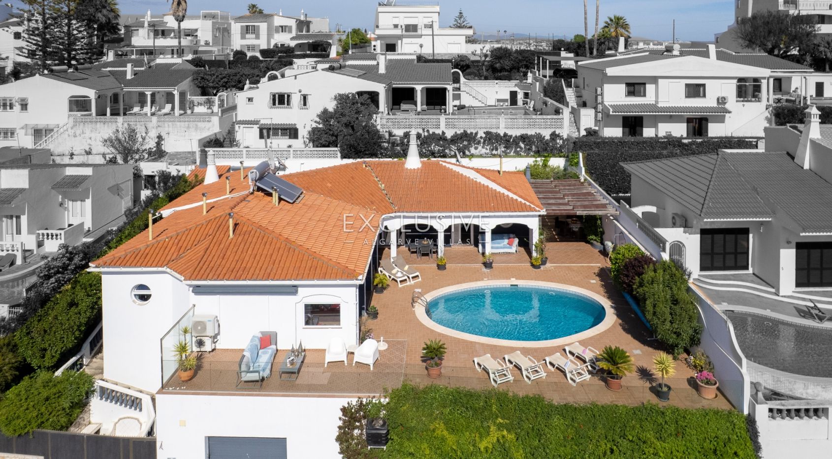 Charming four bedroom villa with sea view in Albufeira, Algarve