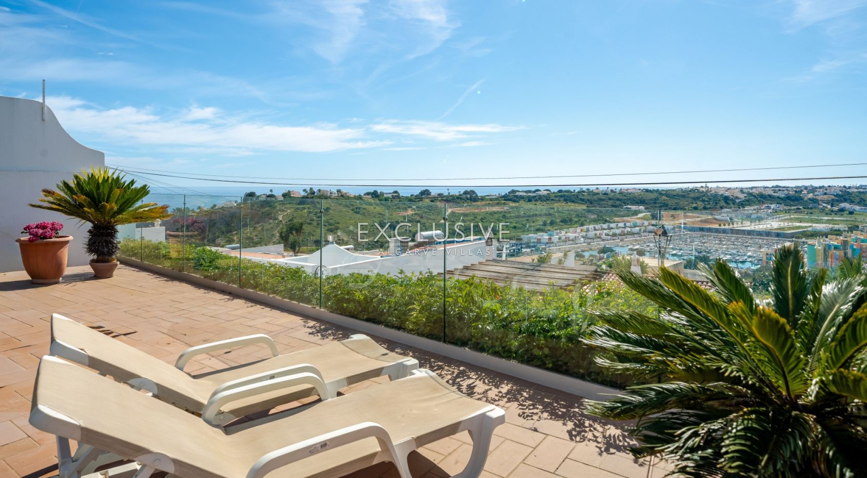 Charming four bedroom villa with sea view in Albufeira, Algarve