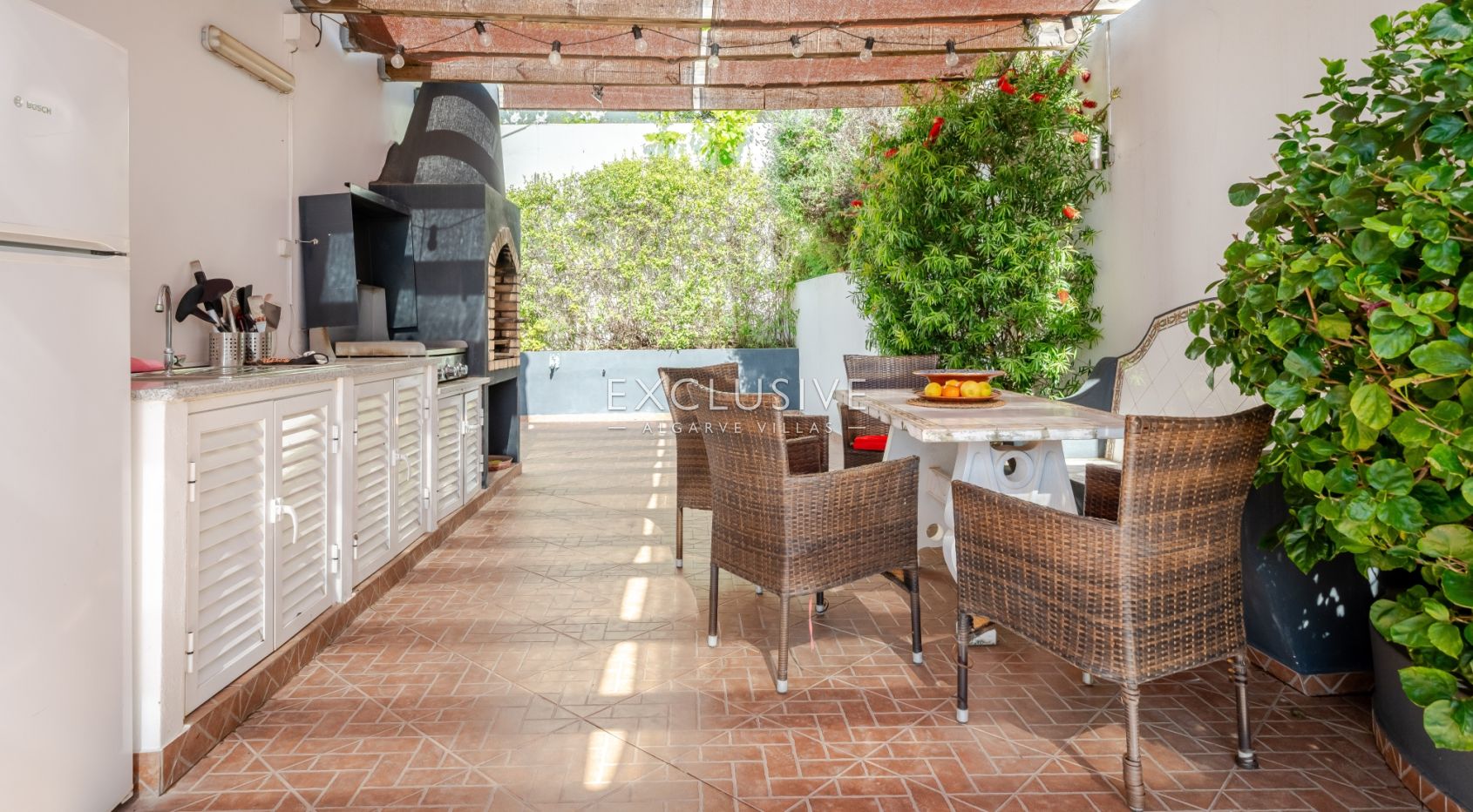 Charming four bedroom villa with sea view in Albufeira, Algarve