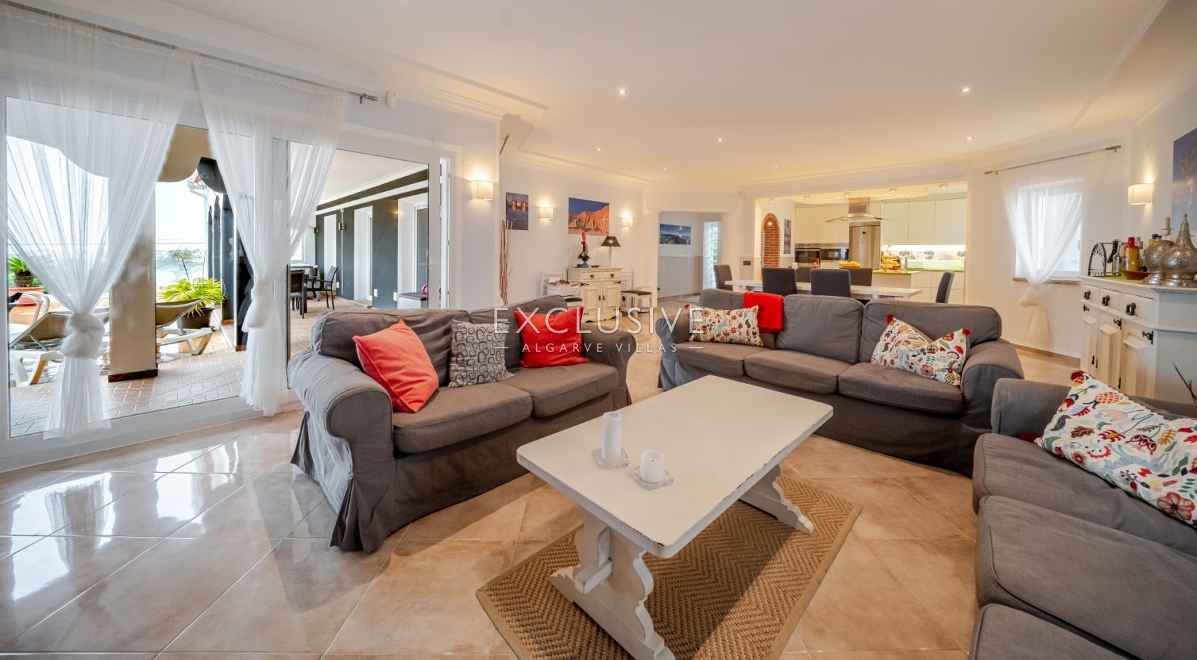Charming four bedroom villa with sea view in Albufeira, Algarve