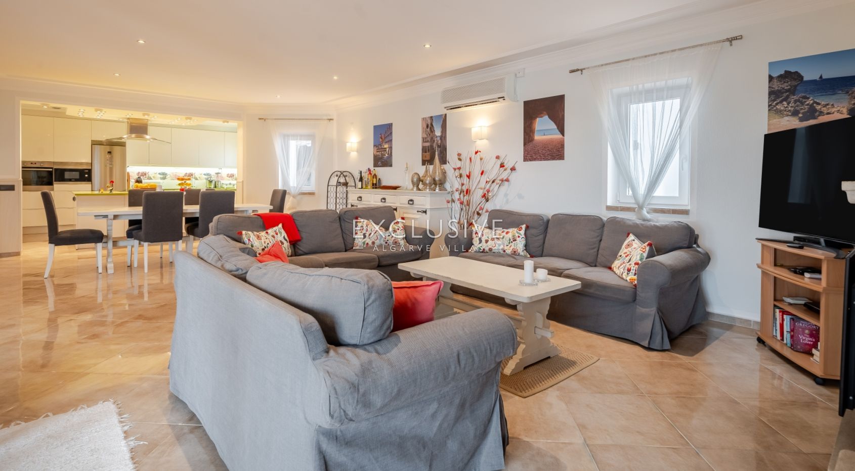 Charming four bedroom villa with sea view in Albufeira, Algarve