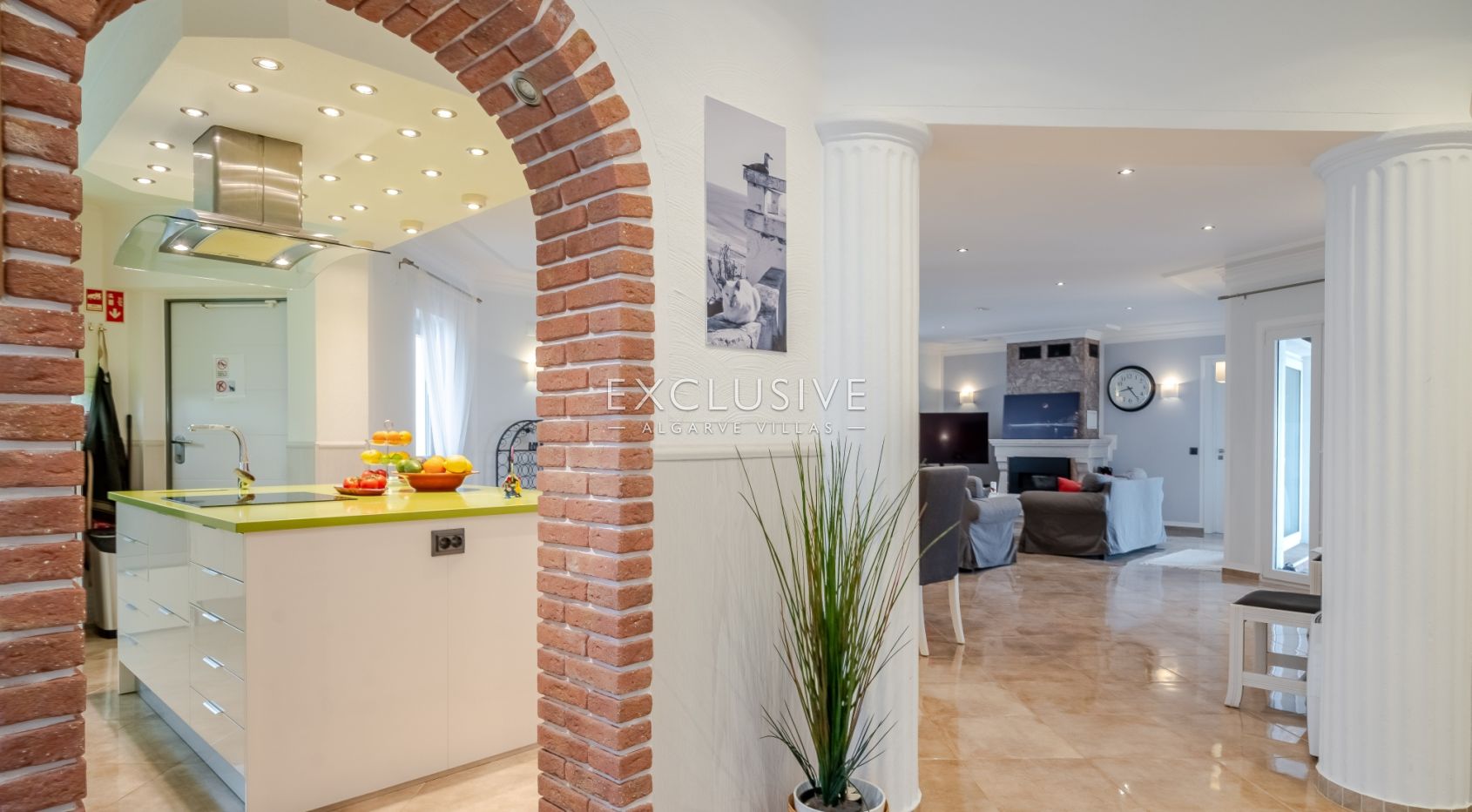 Charming four bedroom villa with sea view in Albufeira, Algarve