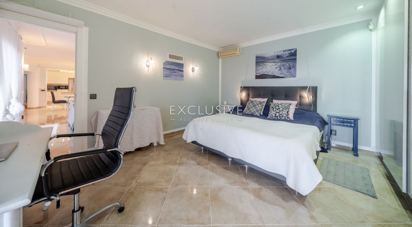 Charming four bedroom villa with sea view in Albufeira, Algarve