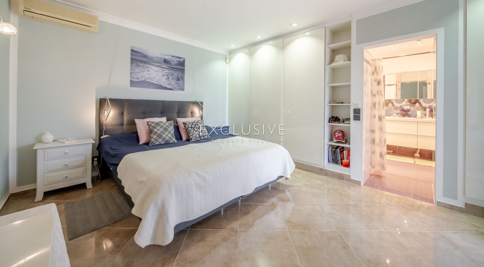 Charming four bedroom villa with sea view in Albufeira, Algarve