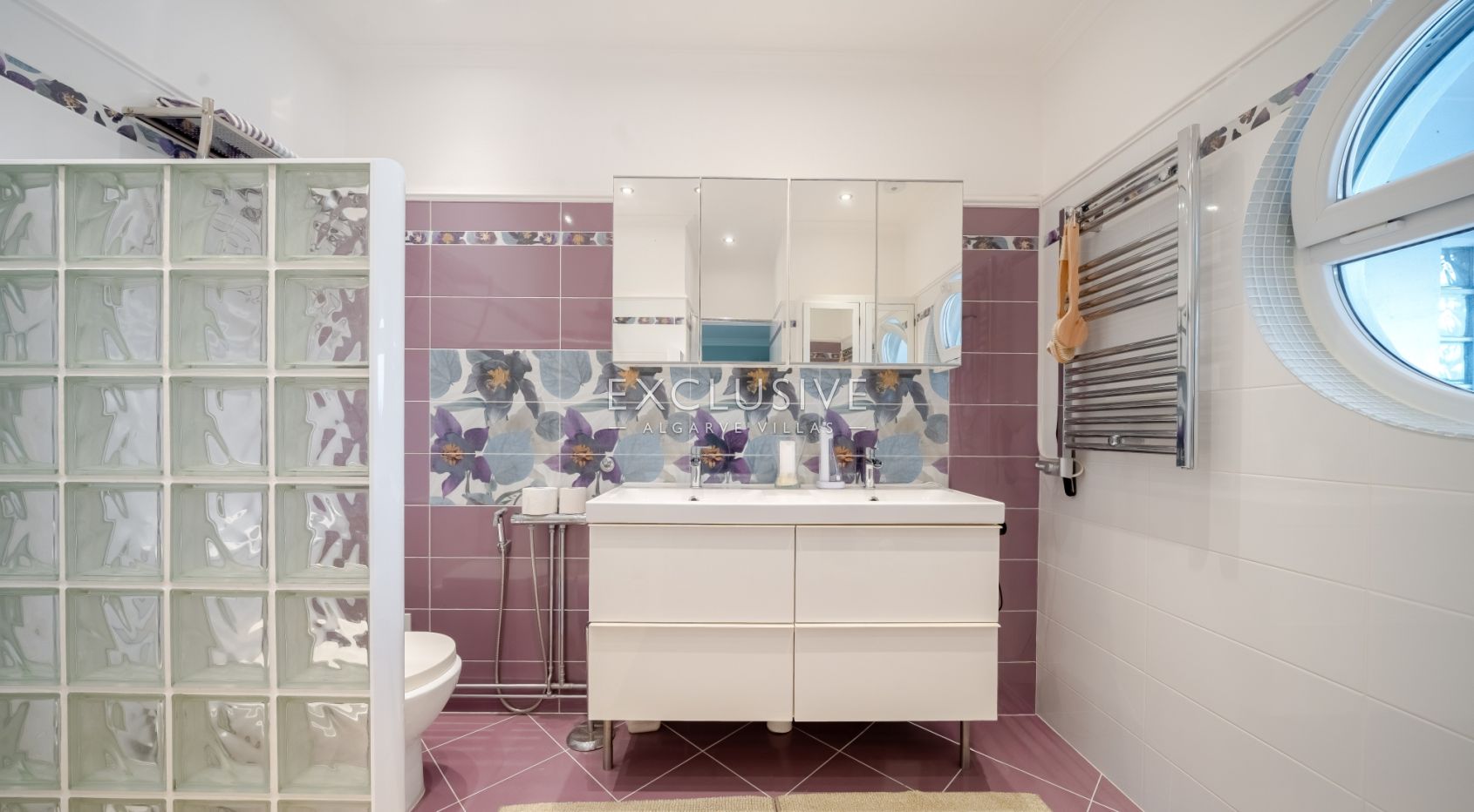 Charming four bedroom villa with sea view in Albufeira, Algarve