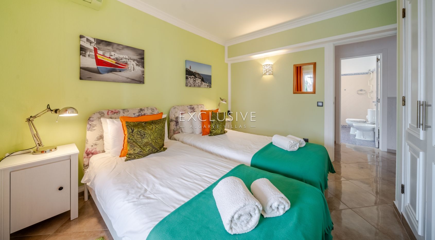 Charming four bedroom villa with sea view in Albufeira, Algarve
