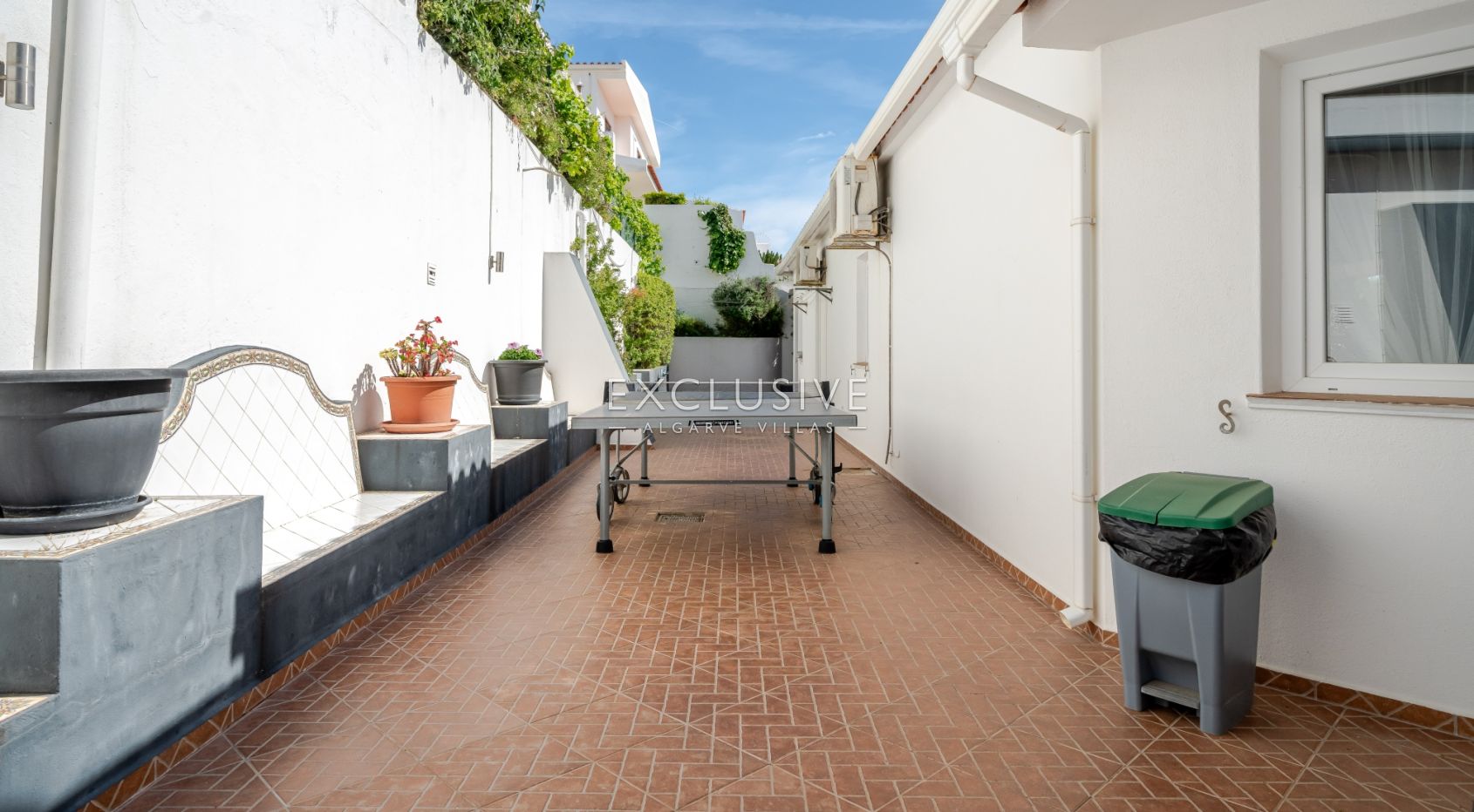 Charming four bedroom villa with sea view in Albufeira, Algarve