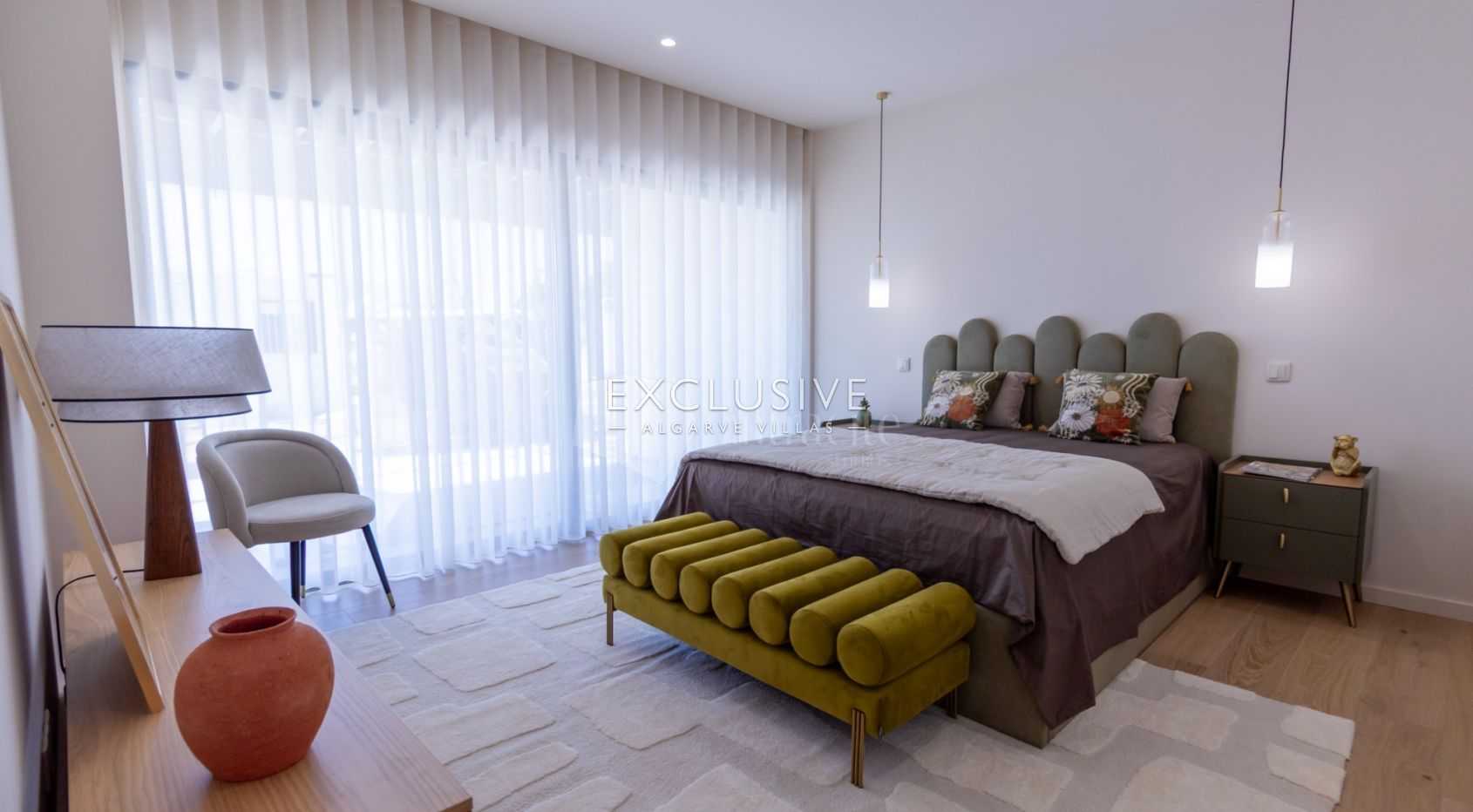 Luxury Condominium, 2 bedroom apartment with pool, close to the beach, Ferragudo, Algarve