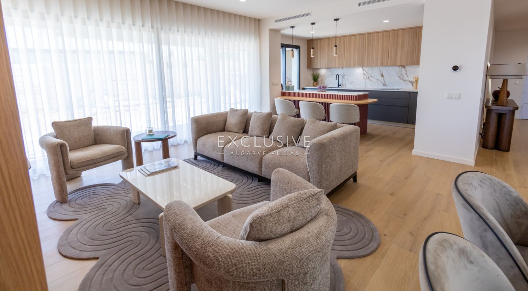 Luxury Condominium, 2 bedroom apartment with pool, close to the beach, Ferragudo, Algarve