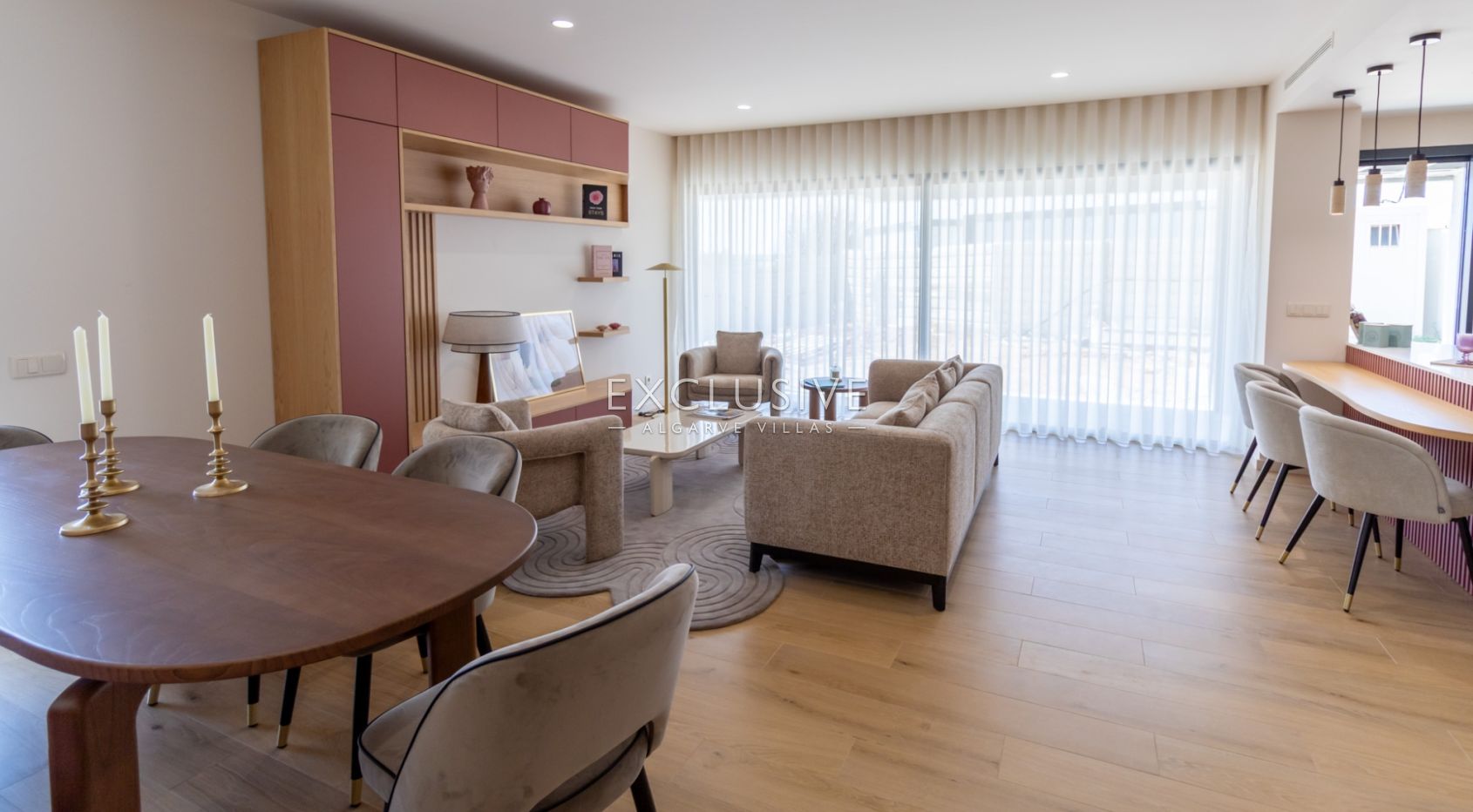 Luxury Condominium, 2 bedroom apartment with pool, close to the beach, Ferragudo, Algarve