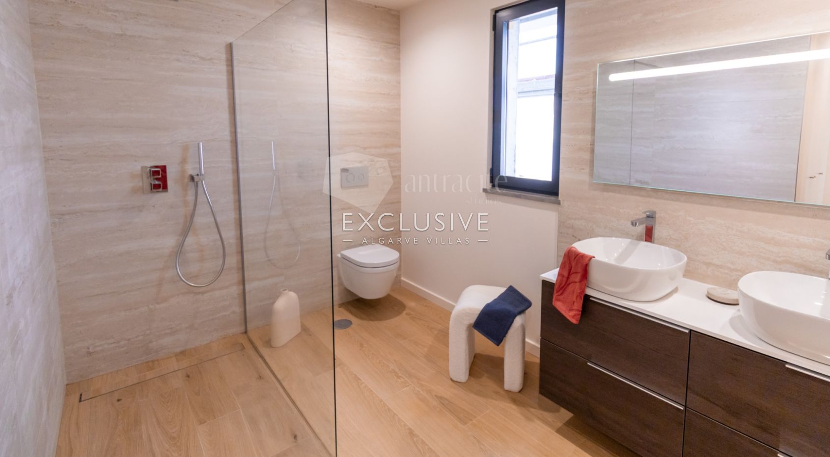 Luxury Condominium, 2 bedroom apartment with pool, close to the beach, Ferragudo, Algarve