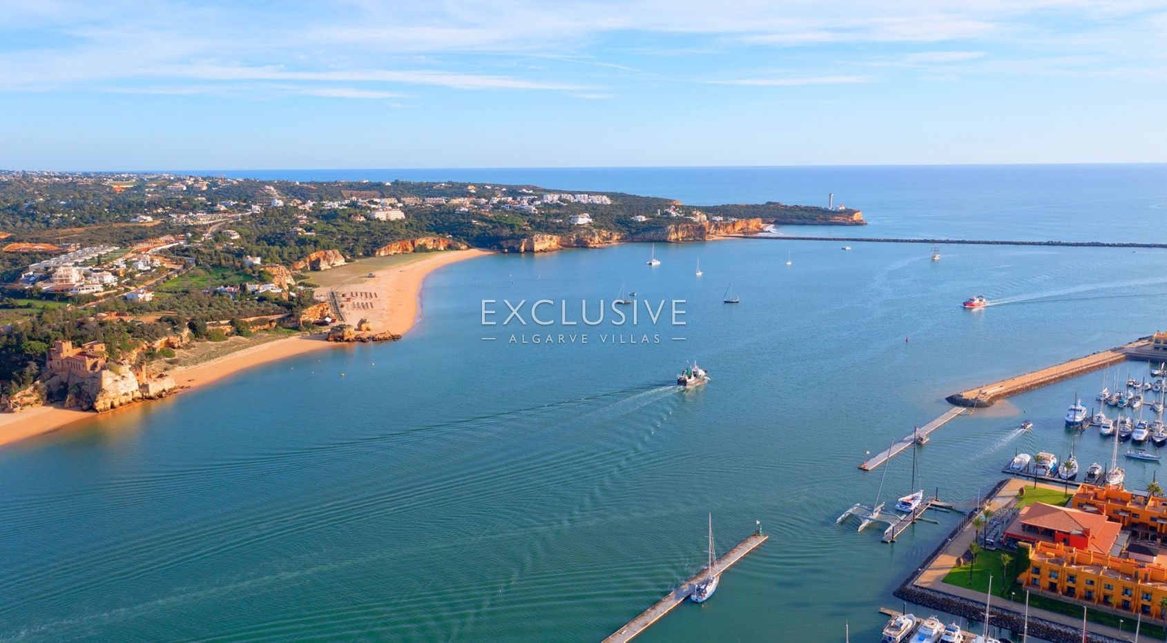 Luxury Condominium, 2 bedroom apartment with pool, close to the beach, Ferragudo, Algarve